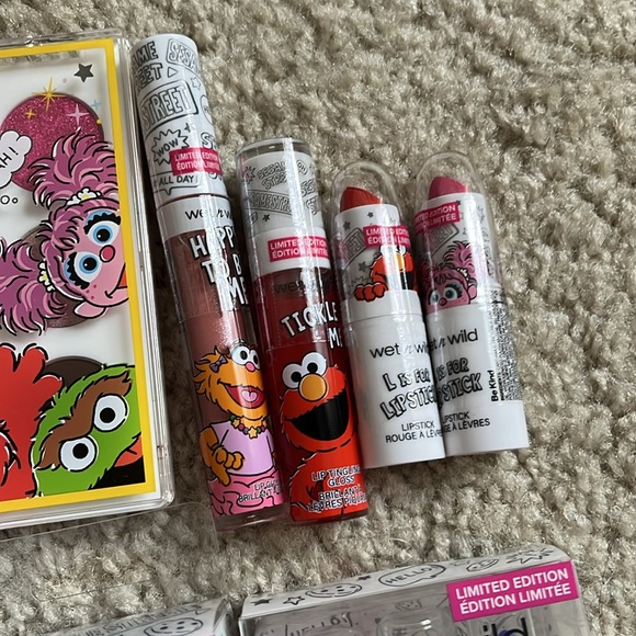 NWT Sesame Street + Wet N' Wild Limited Edition Makeup and Makeup Bag Lot - Picture 5 of 6